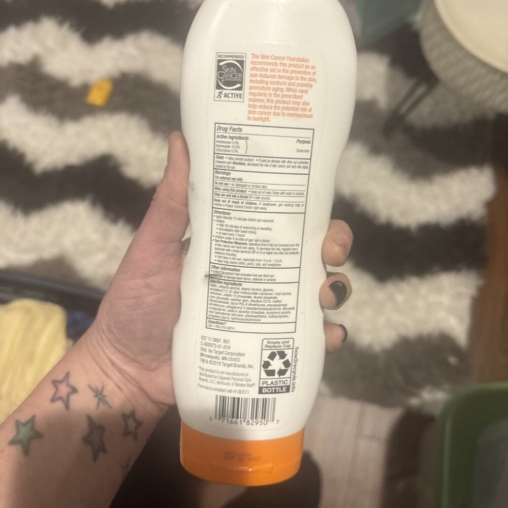 Up & Up Sport Sunscreen Lotion Broad Spectrum SPF 50 10.4 fl oz Exp 06/2027 - Picture 2 of 3